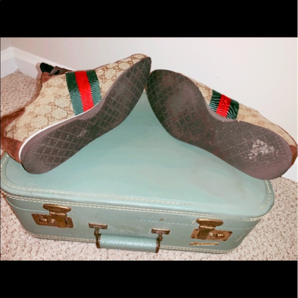 Men’s Classic Gucci Print Sneakers - Picture 6 of 8